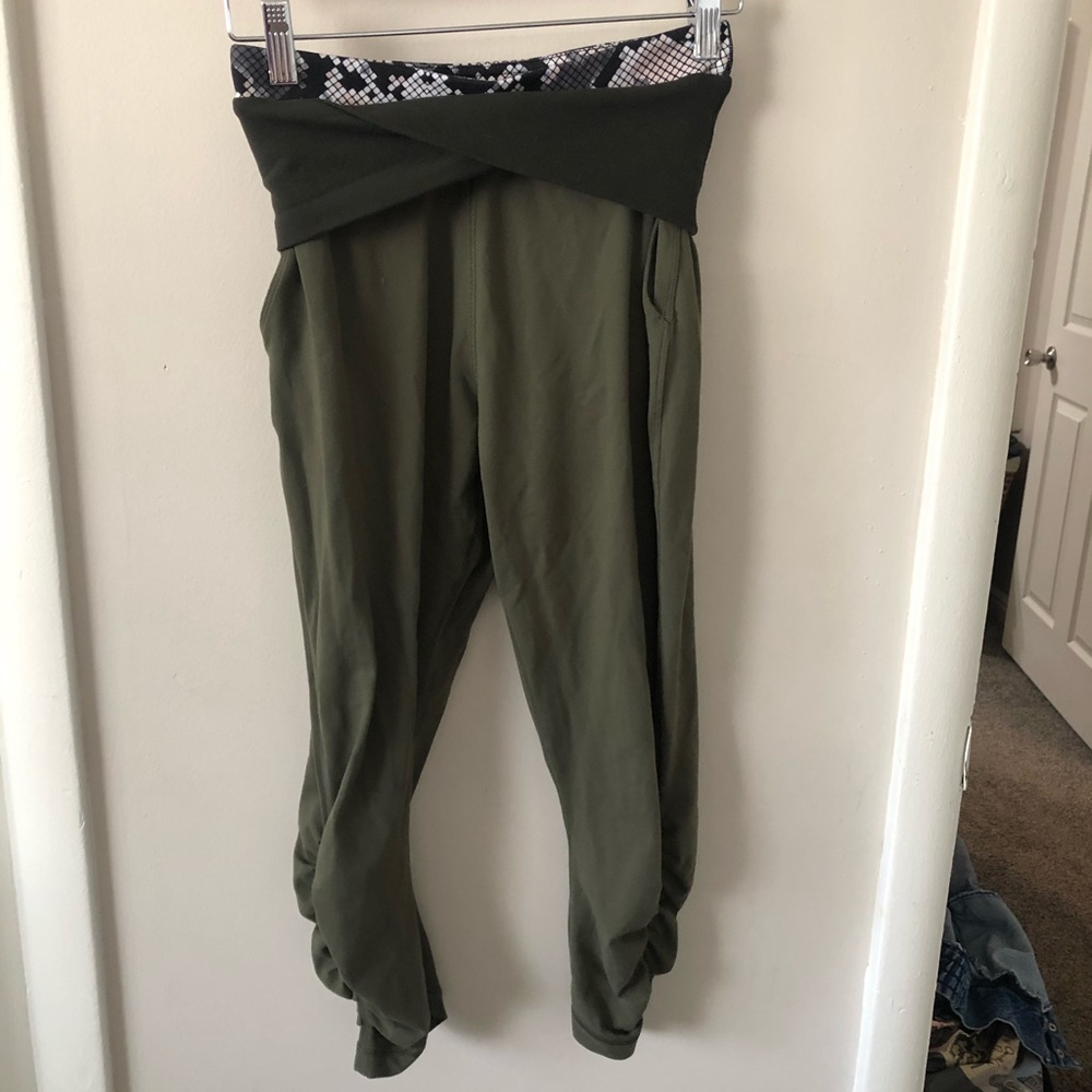 Lululemon 3/4 length with pockets